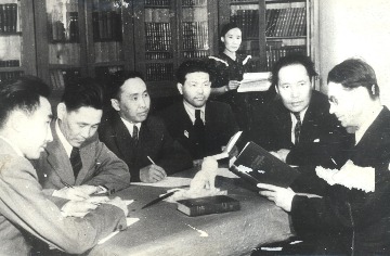 Группа ведущих сотрудников научно-исследовательского института культуры. 50-е годы
